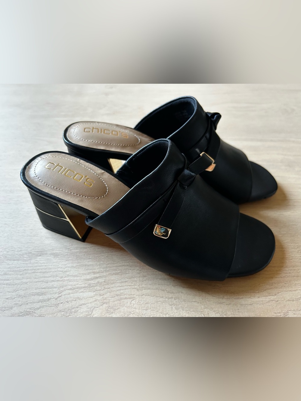 *SOLD* Chico's Black Leather Open-Toe Mule with Gold Accent Women’s Size 7.5 - Picture 4 of 6
